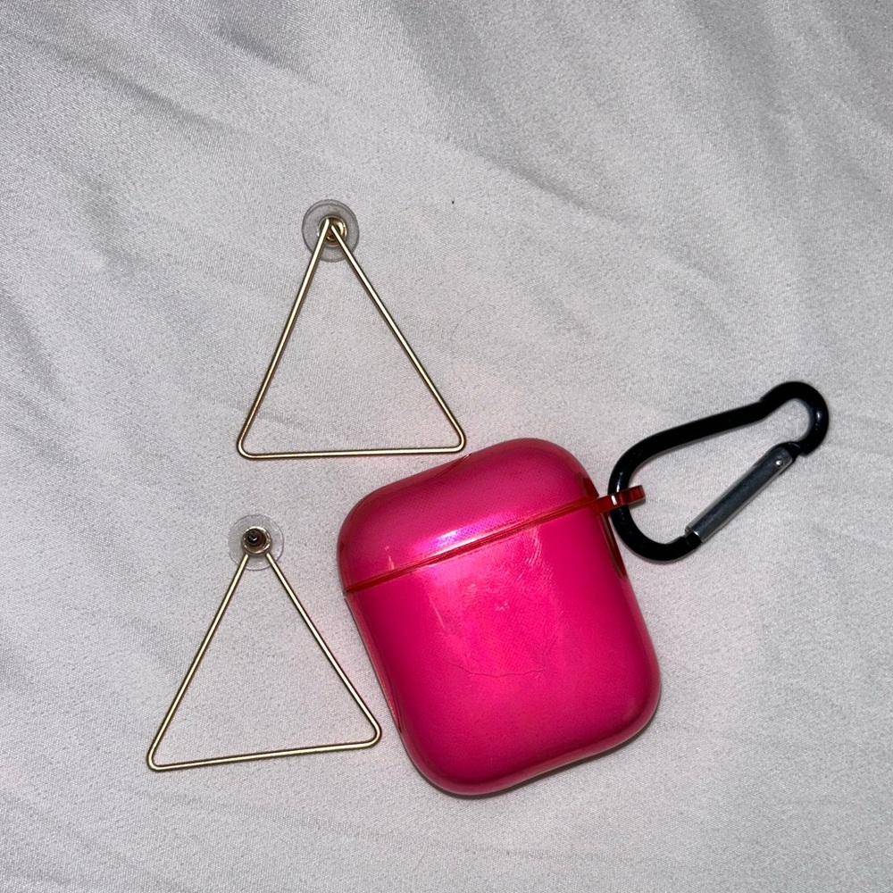 Gold triangle statement earrings - Picture 3 of 3